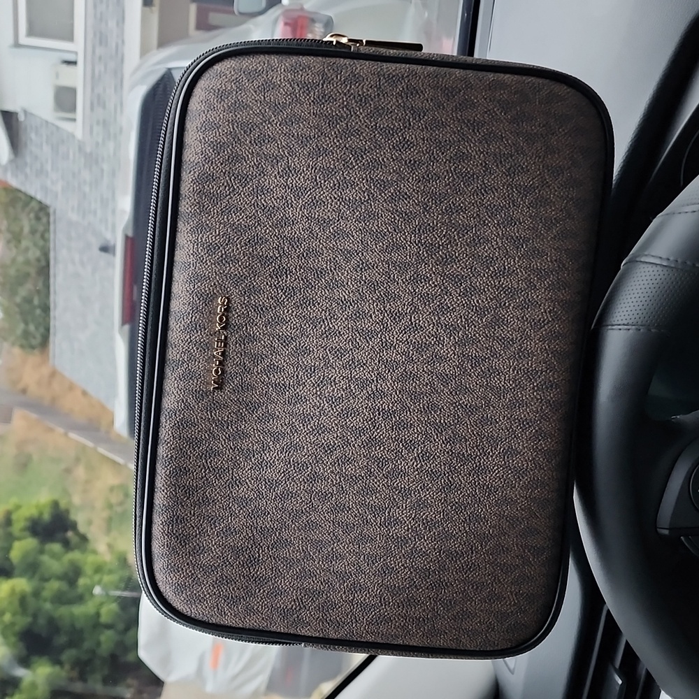 Michael Kors tablet case New w/o tag